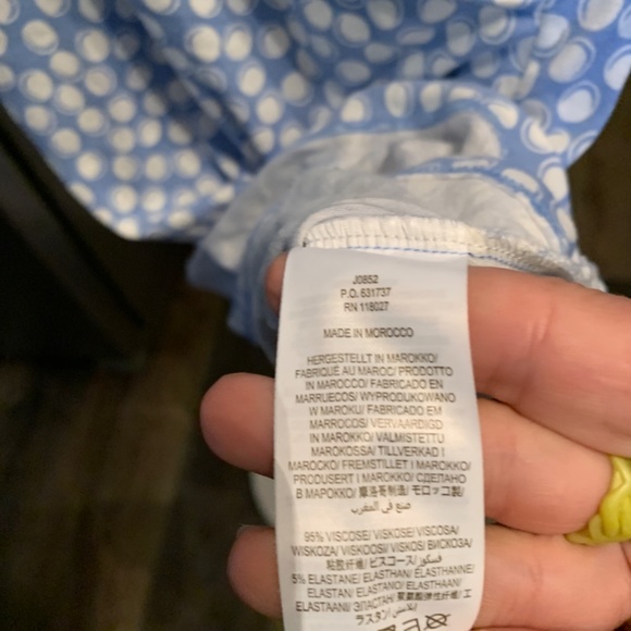 Boden viscose and elastaine faux wrap top‎ with balloon sleeves. Worn about  4x - Picture 6 of 7